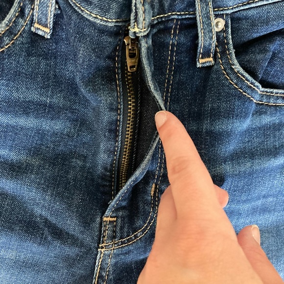 Levi’s red tab wedgie skinny filigree jeans with distressing - Picture 10 of 15